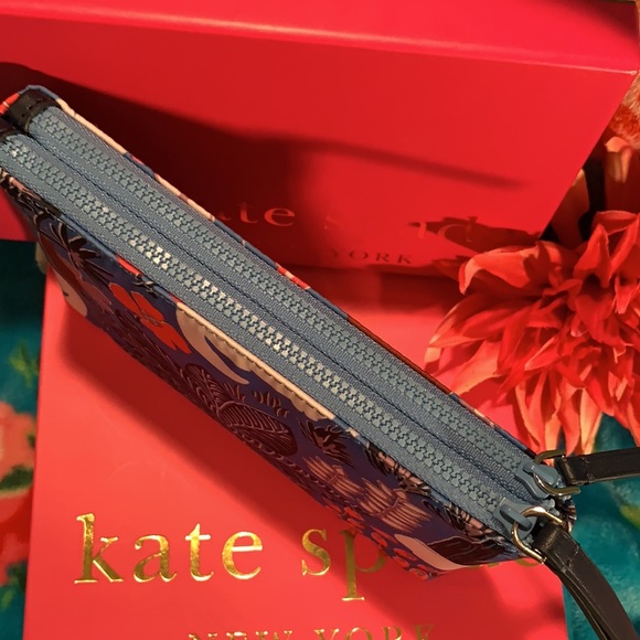 NWT! Kate spade Wristlet - Picture 5 of 16